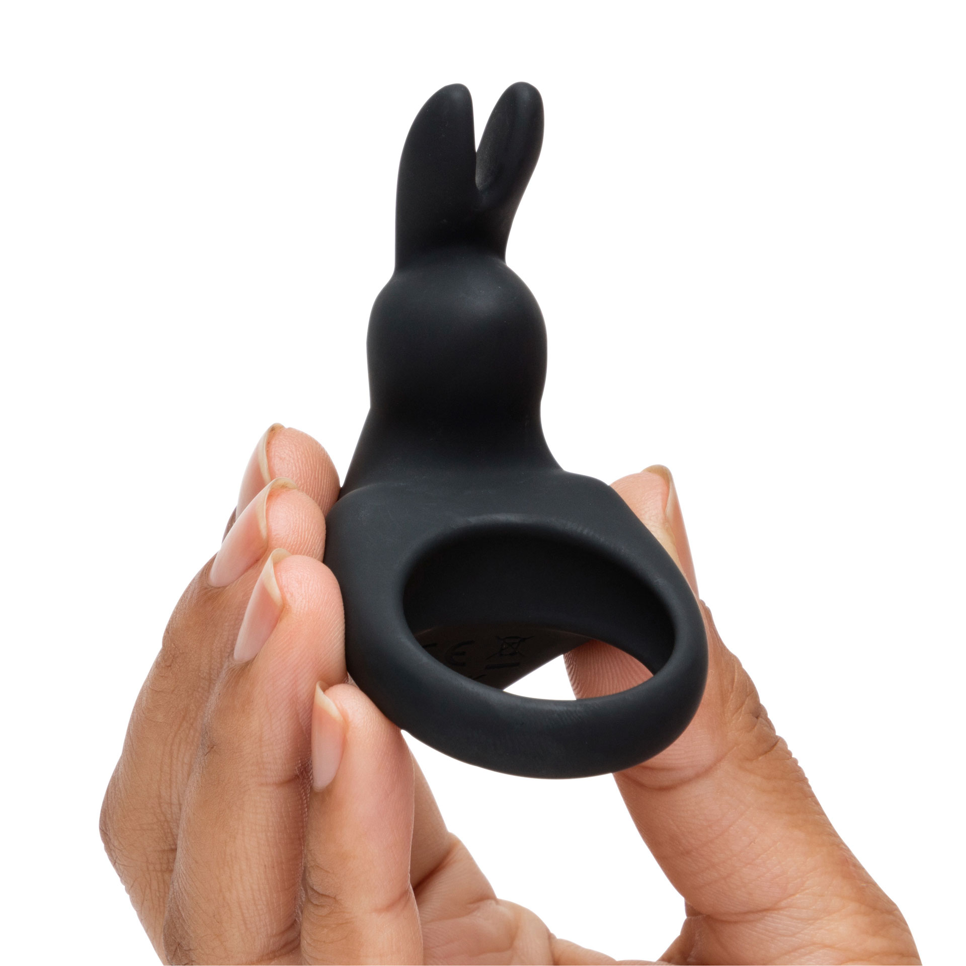 happyrabbit Cock Ring - Bild 3 Eine Hand hält den happyrabit Cock Ring zwischen den Fingern