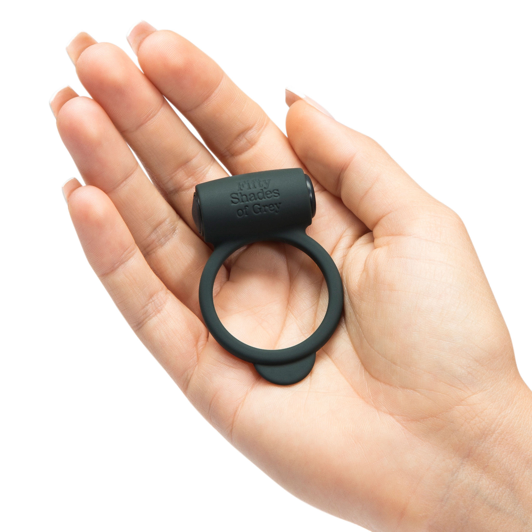 Cockring Yours and Mine, auf einer Hand liegend zur Größendarstellung