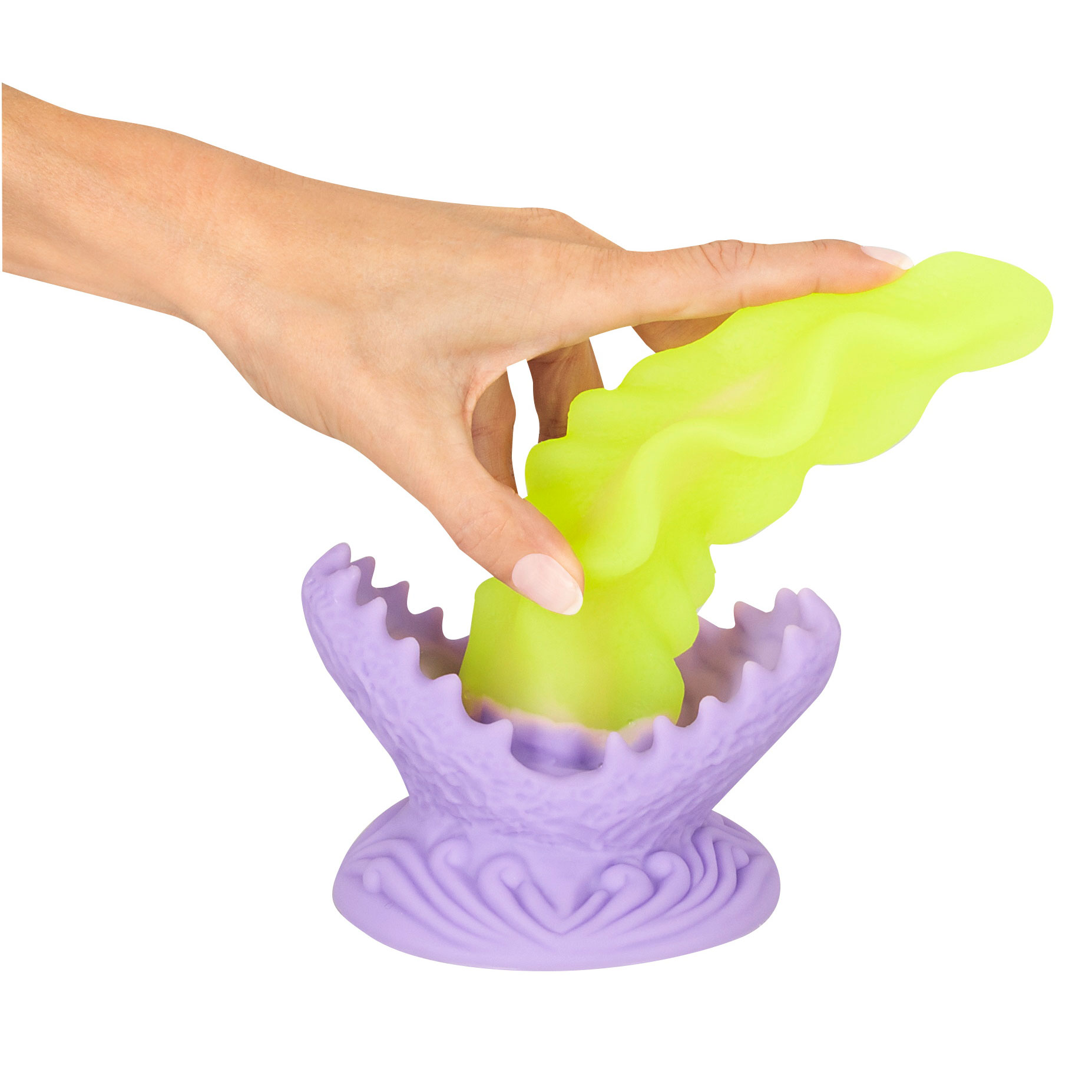 Dildo »Passion Plant« - Bild 3 Eine Hand biegt den Schaft des Dildos »Passion Plant« zur Seite