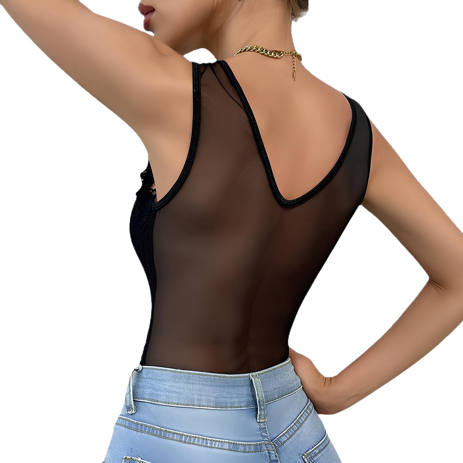 Aegina Body - Bild 3 Der Torso einer Frau, die einen Aegina Body, kombiniert mit einer Jeans, trägt- Ansicht von hinten.